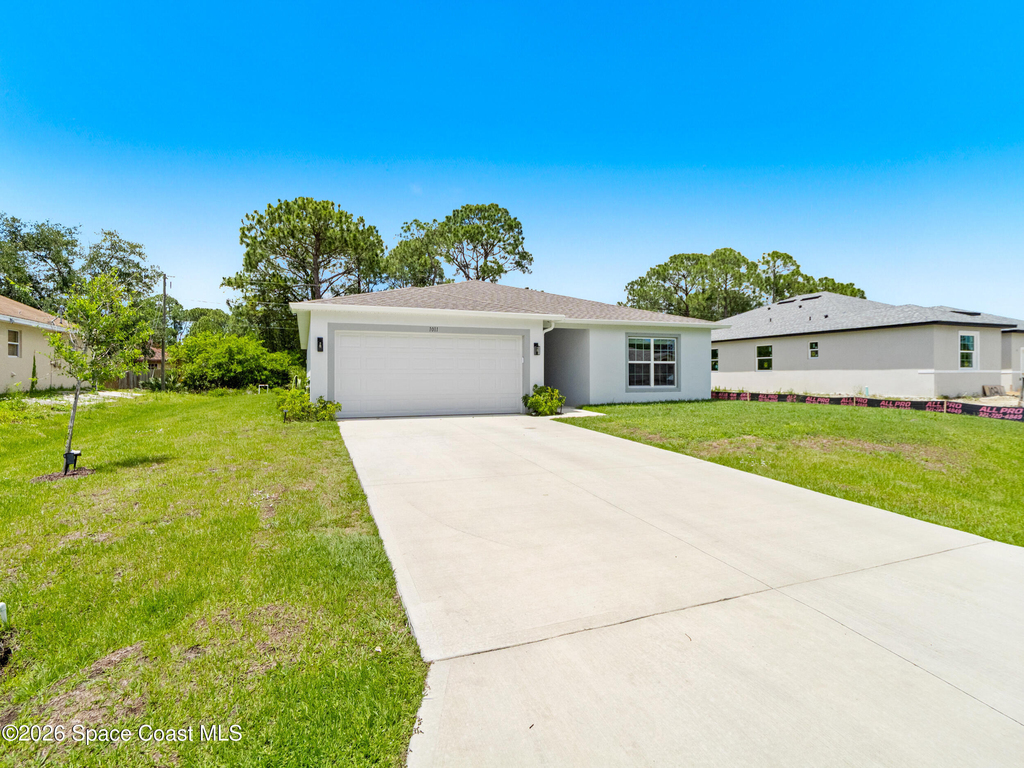 1011 Starfire Street Se - Photo 1