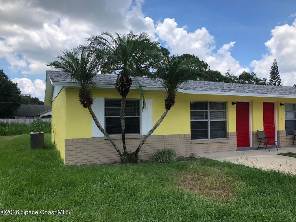 412 Country Lane Drive - Photo 0