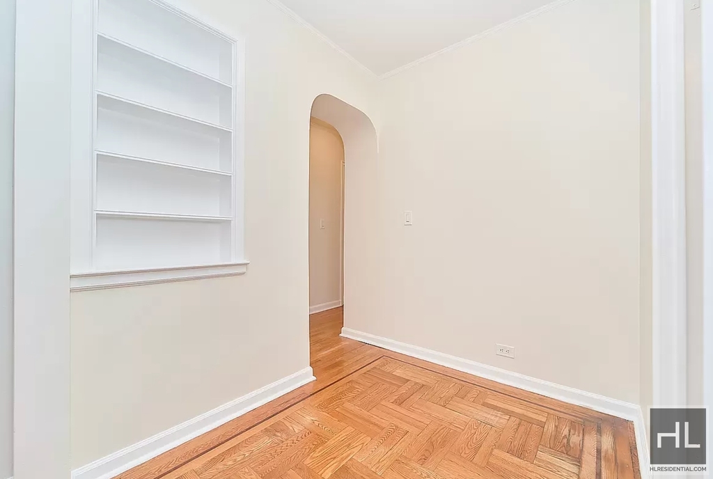 East 24 Street - Photo 2