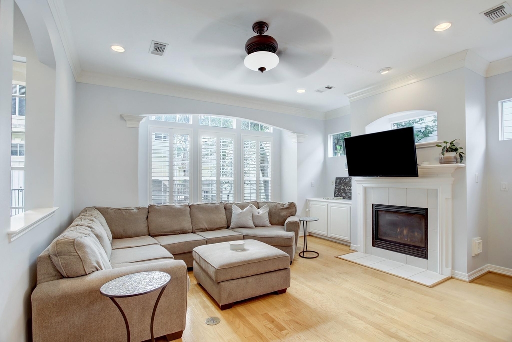 5312 Blossom St - Photo 2