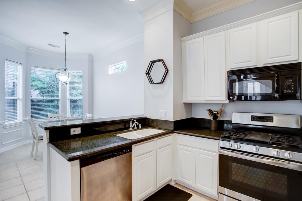 5312 Blossom St - Photo 8