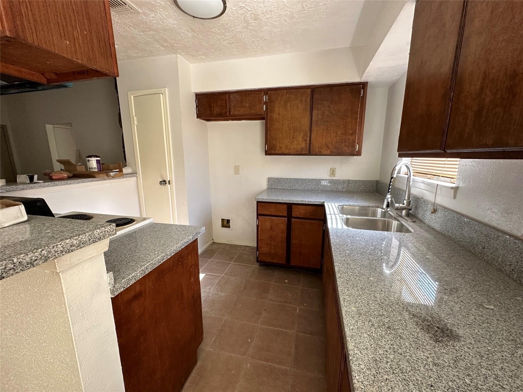 14846 Waterside Dr - Photo 2