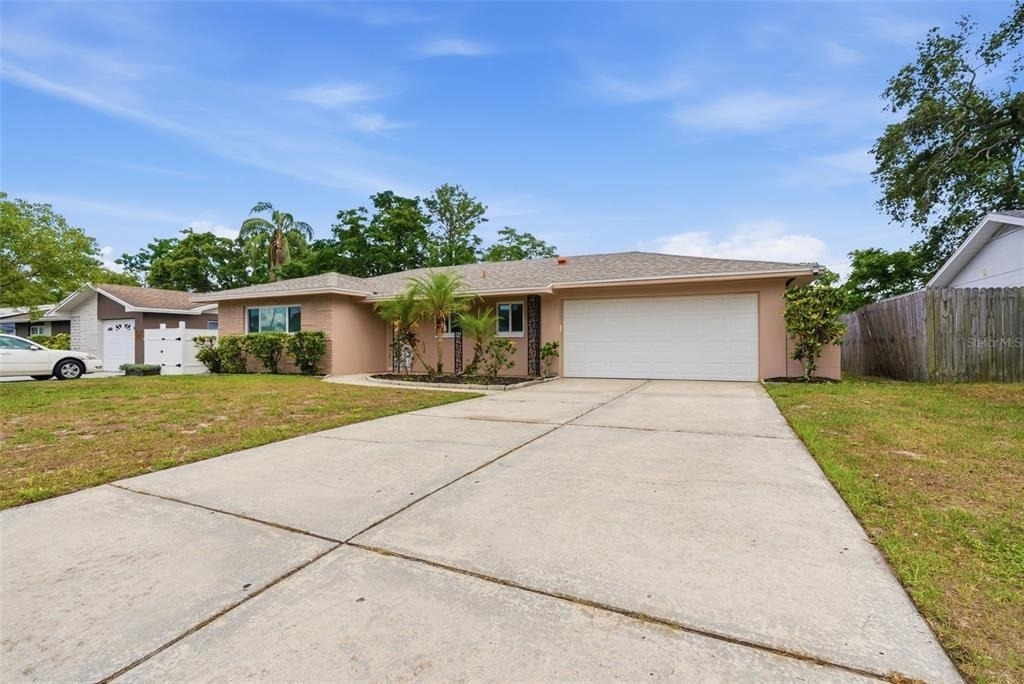 2465 Brentwood Drive - Photo 2