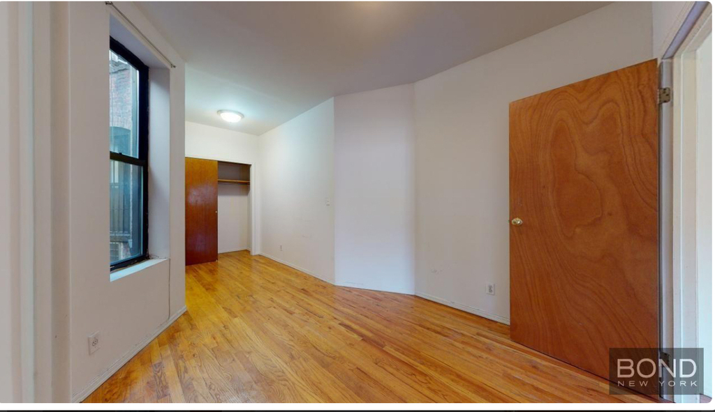 East 90th Street - Photo 6