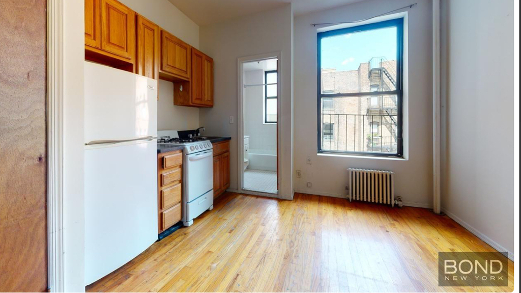 East 90th Street - Photo 2