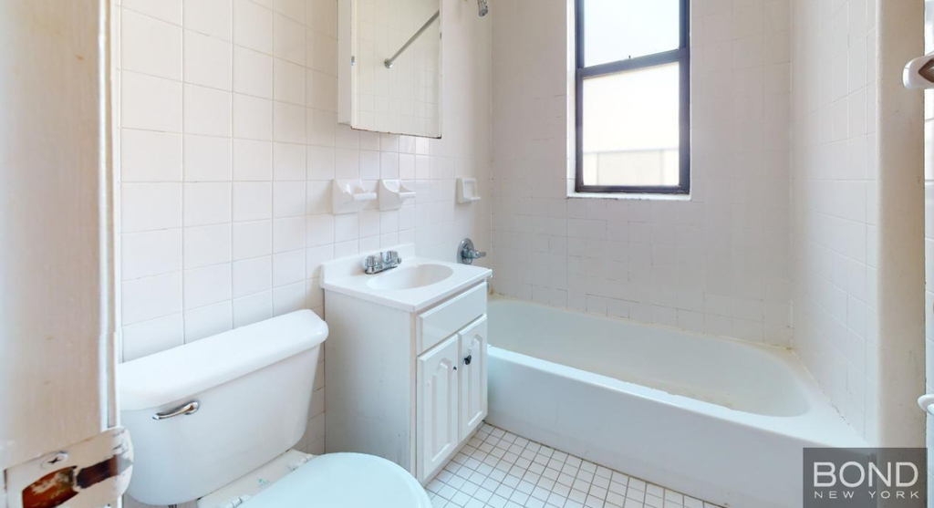East 90th Street - Photo 8