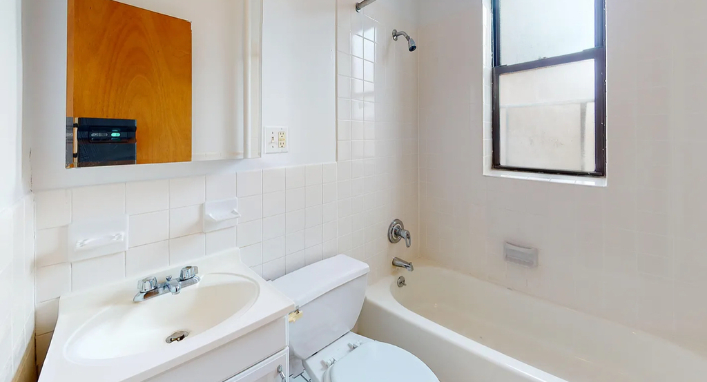 East 90th Street - Photo 3