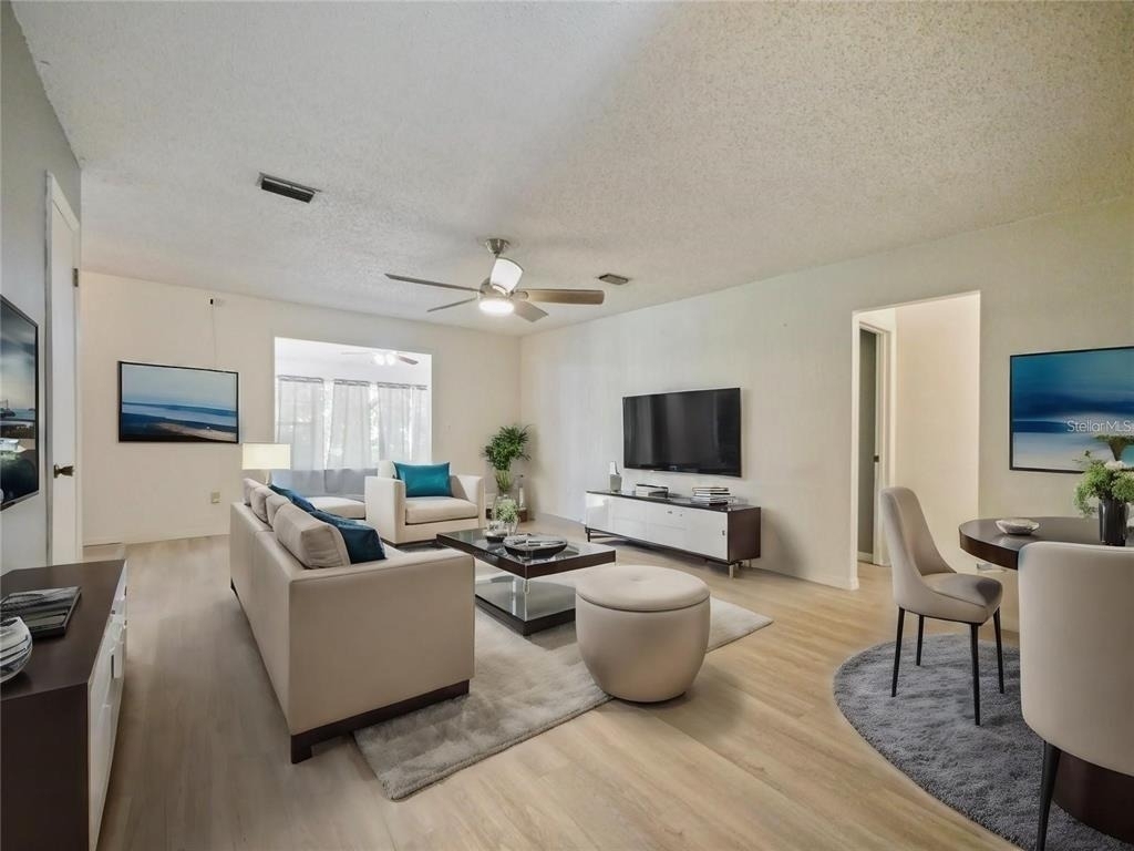 240 Maureen Drive - Photo 2