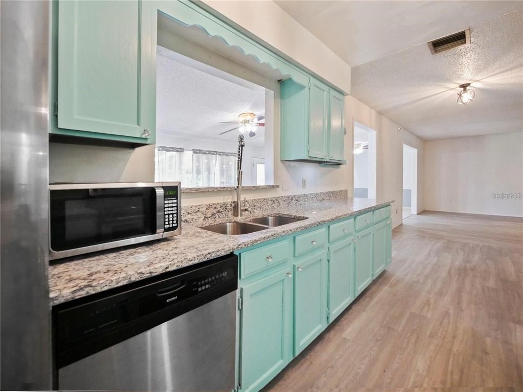 240 Maureen Drive - Photo 36