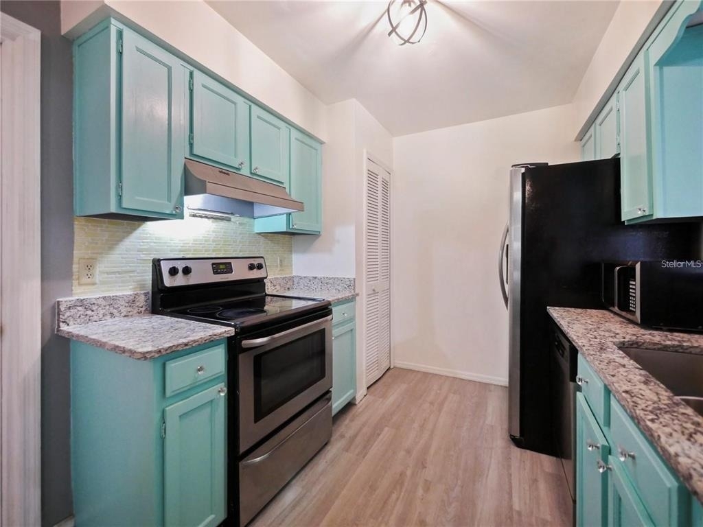 240 Maureen Drive - Photo 35