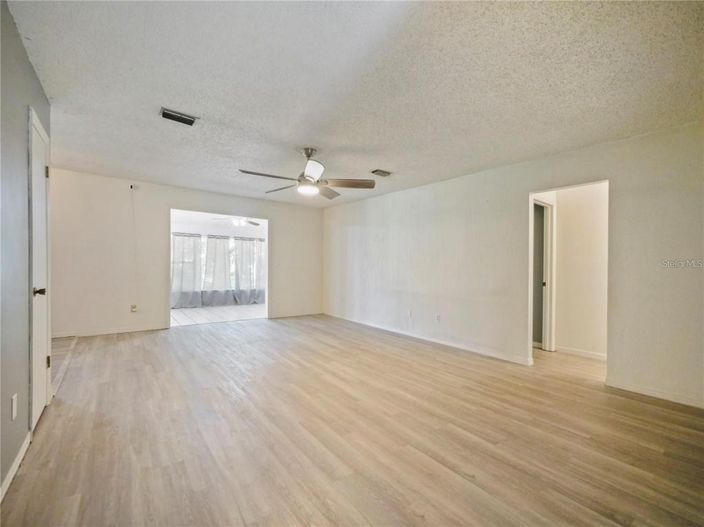 240 Maureen Drive - Photo 3