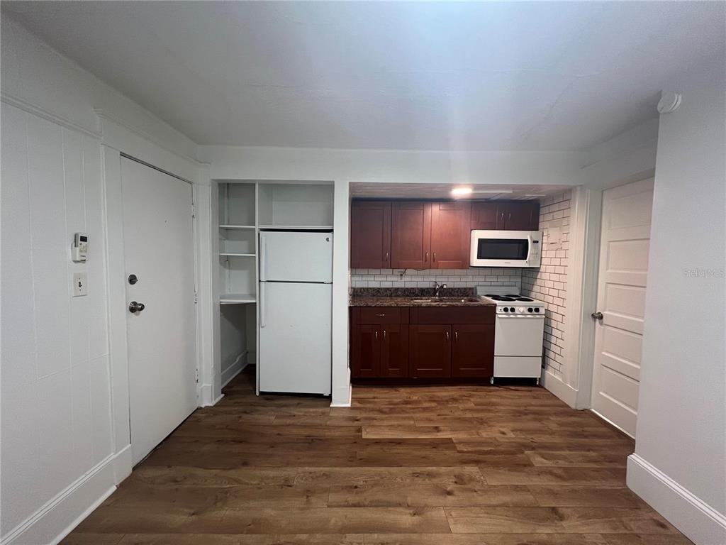 510 E Jackson St - Photo 2