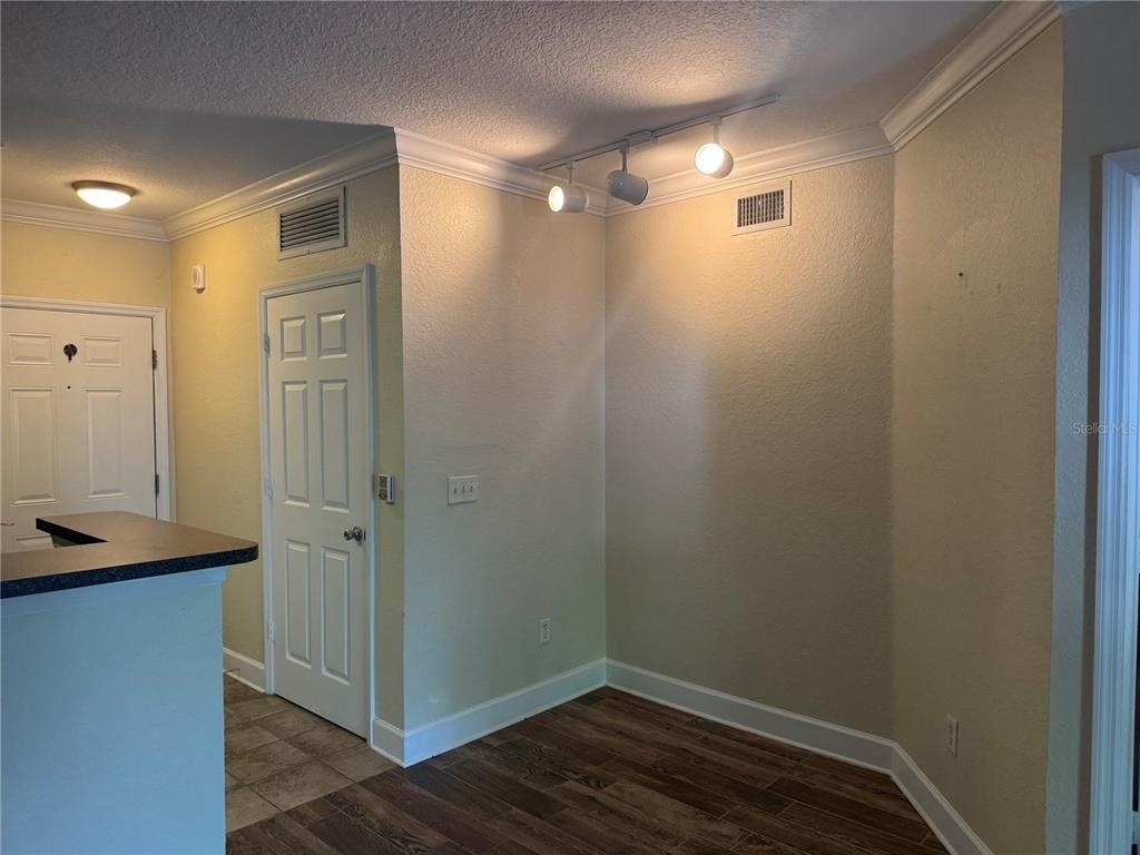 206 E South Street - Photo 3