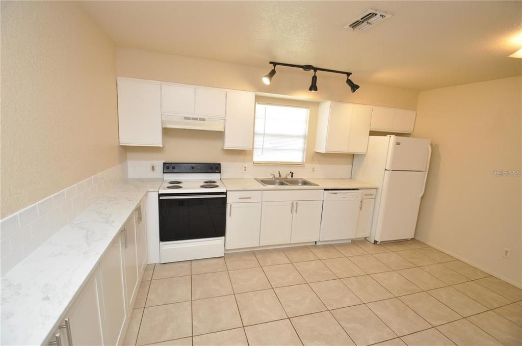 1743 Avenue C Ne - Photo 5