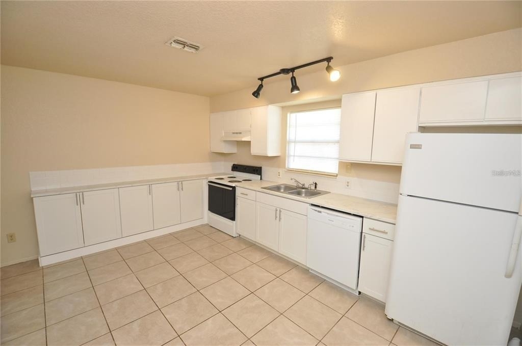 1743 Avenue C Ne - Photo 6