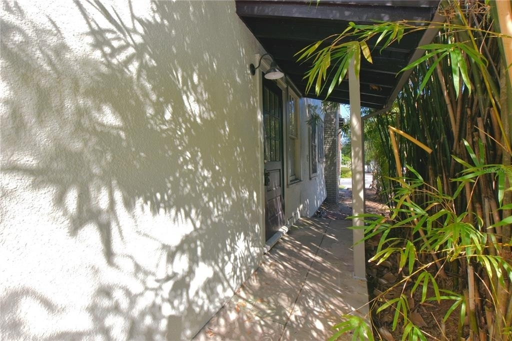 709 1/2 Park Hill Avenue - Photo 1