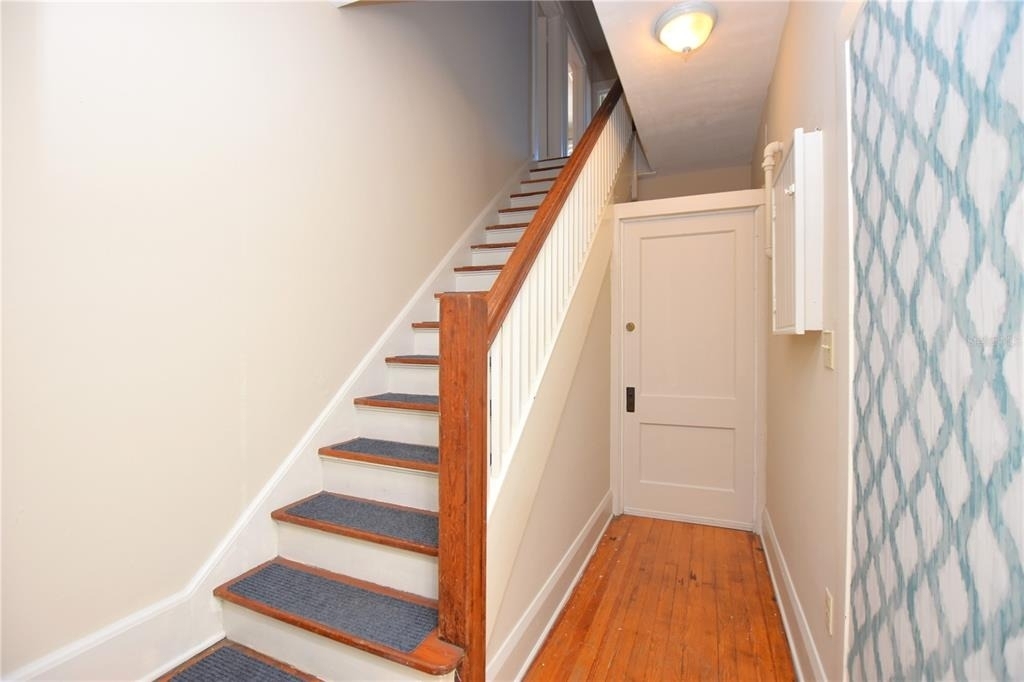 709 1/2 Park Hill Avenue - Photo 2