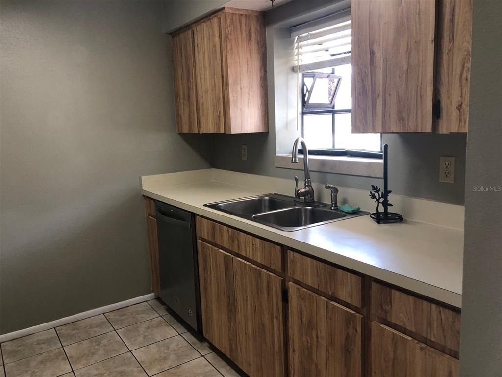 625 E 8th Avenue - Photo 4