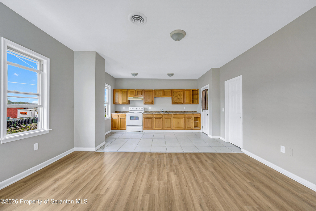 114 E Market Street - Photo 3