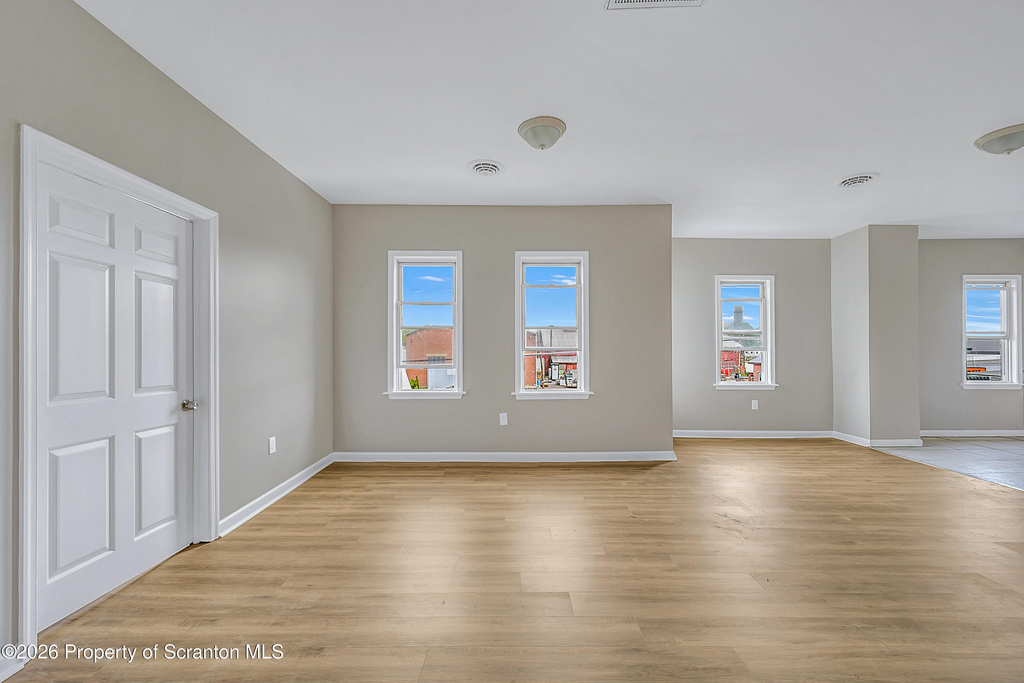 114 E Market Street - Photo 7