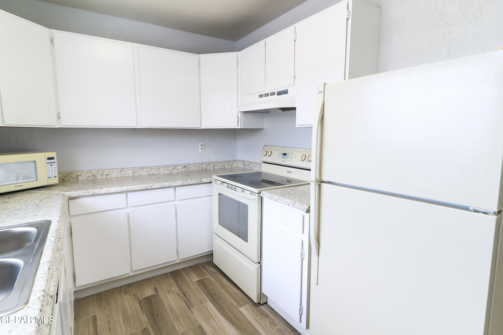4800 N Stanton Street - Photo 3