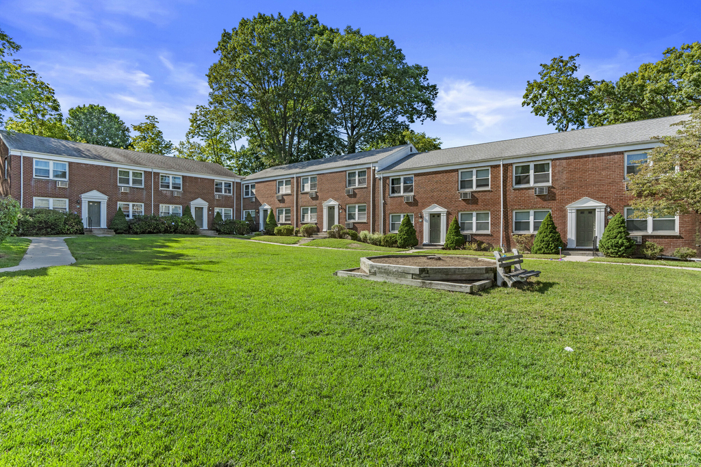 28 Hamilton Court - Photo 5