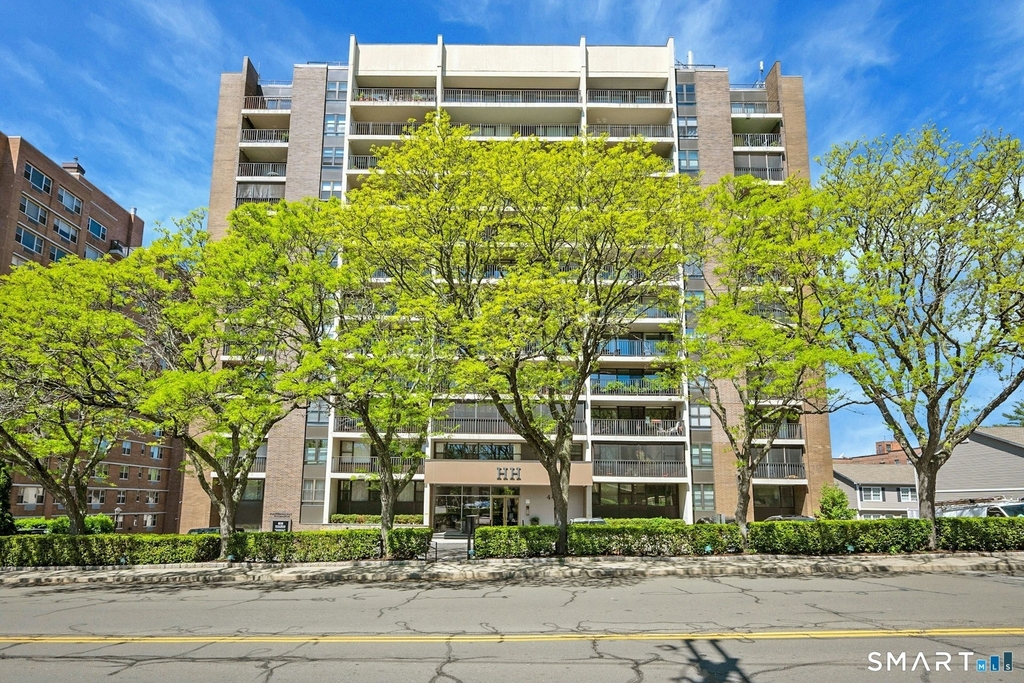 44 Strawberry Hill Avenue - Photo 0