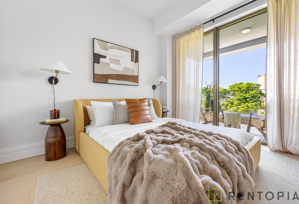960 Franklin Avenue - Photo 8