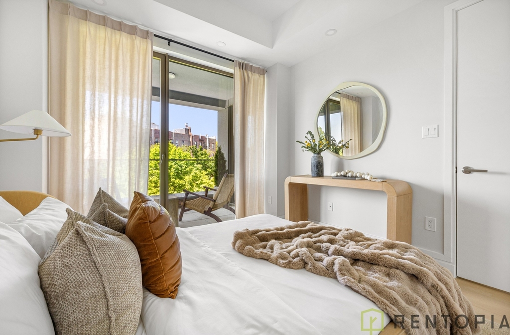 960 Franklin Avenue - Photo 10