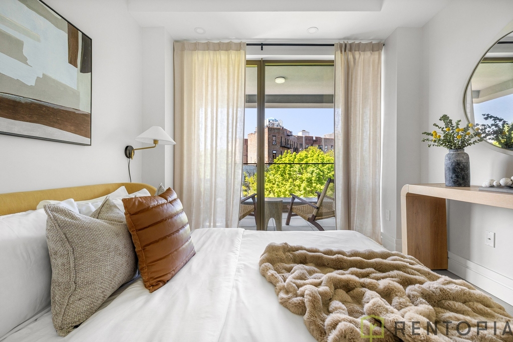 960 Franklin Avenue - Photo 9