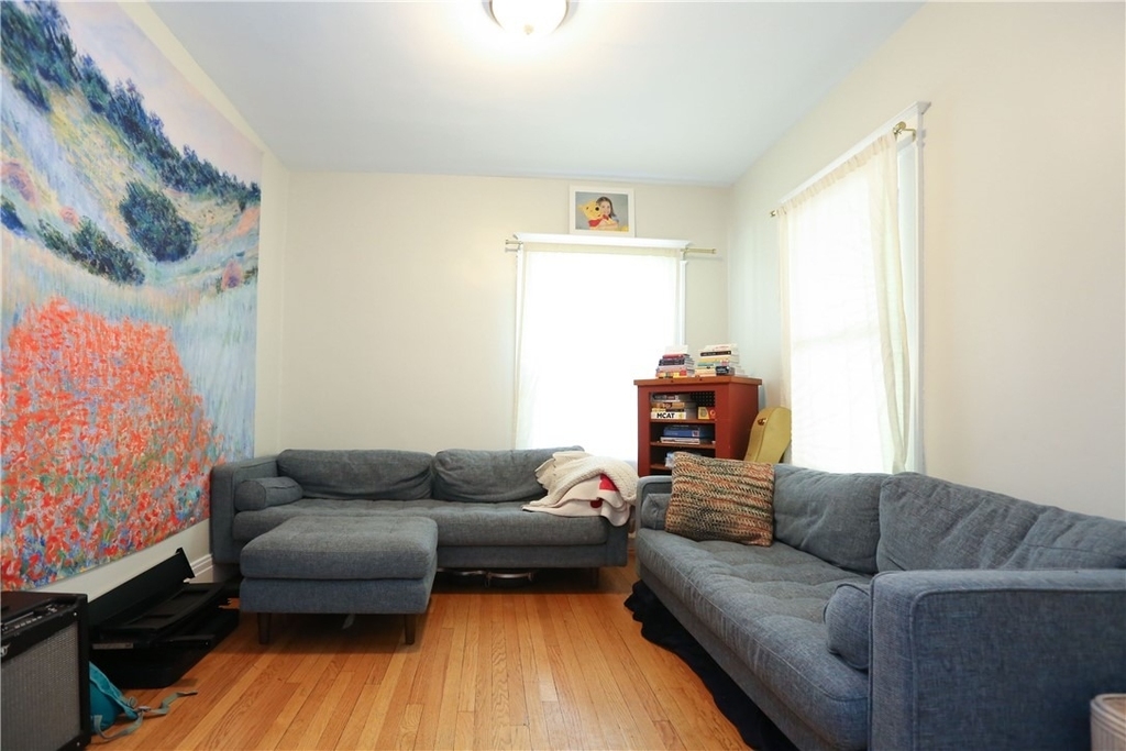 294 Laburnam Crescent - Photo 1
