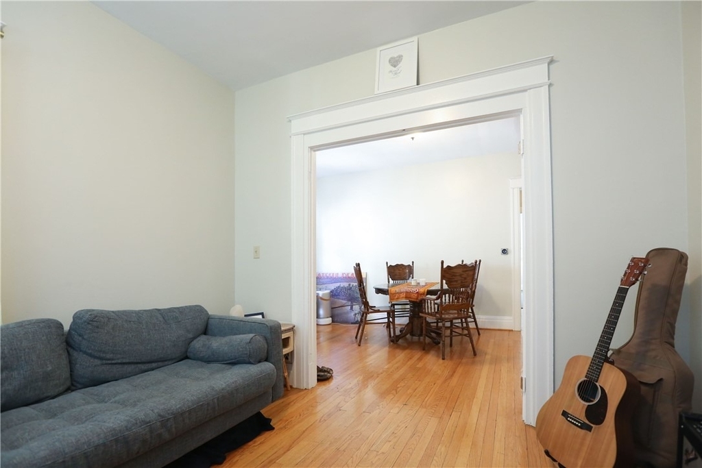 294 Laburnam Crescent - Photo 4