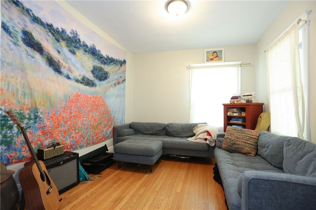 294 Laburnam Crescent - Photo 3