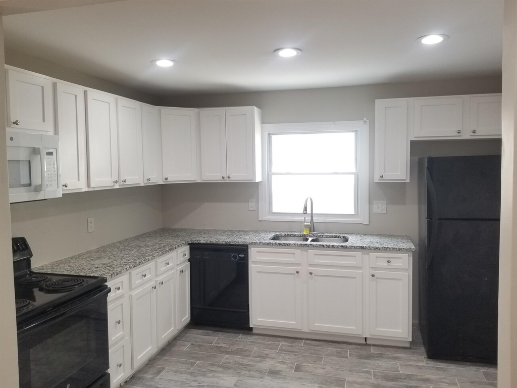 2467 Calvin Avenue - Photo 5
