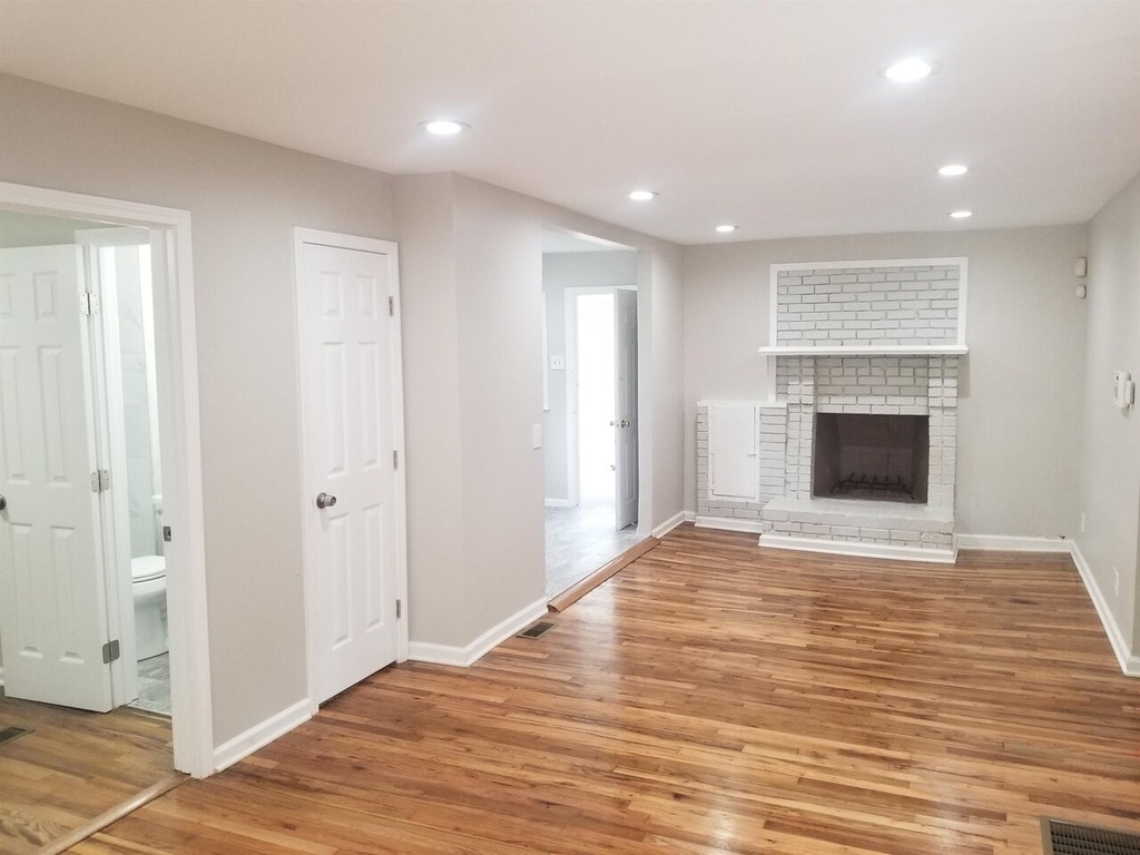 2467 Calvin Avenue - Photo 3