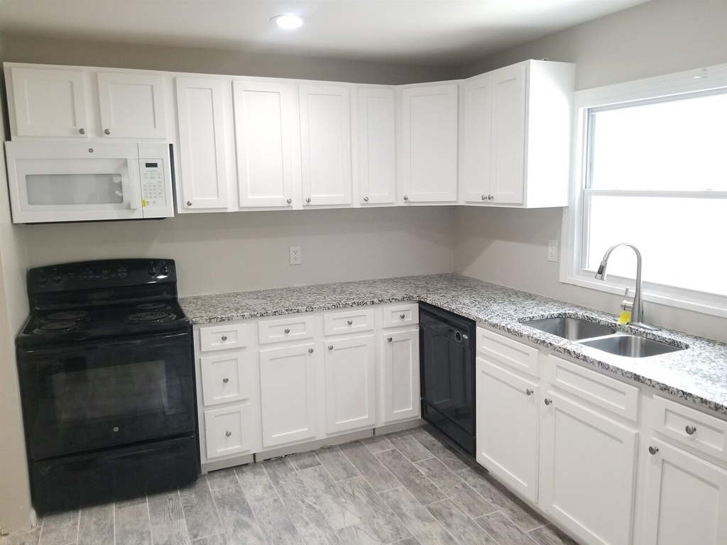 2467 Calvin Avenue - Photo 4