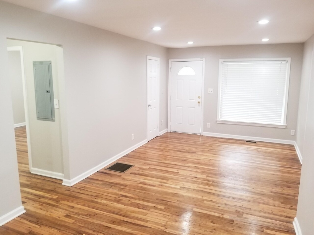 2467 Calvin Avenue - Photo 7