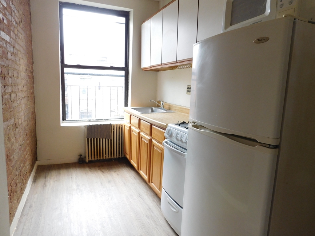 323A East 89th - Photo 2