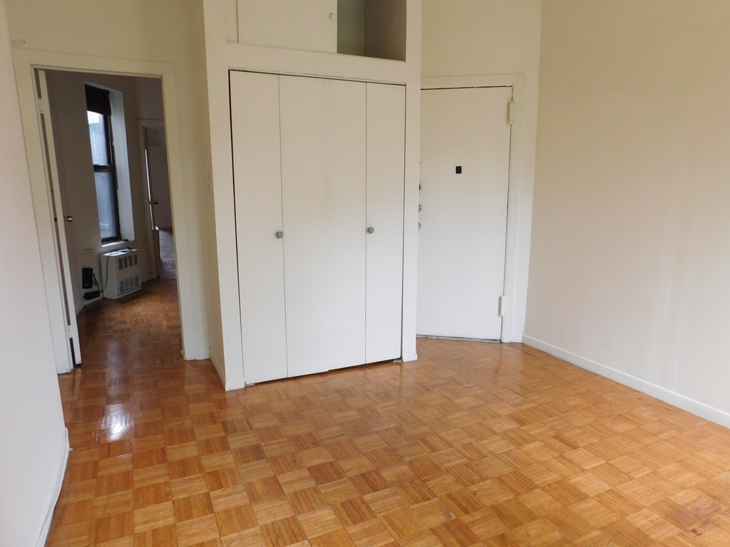 323A East 89th - Photo 4