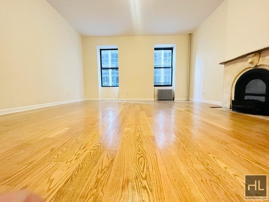 West 55 Street - Photo 0