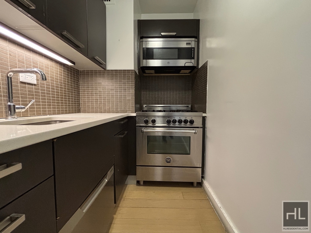 East 39th Street - Photo 2