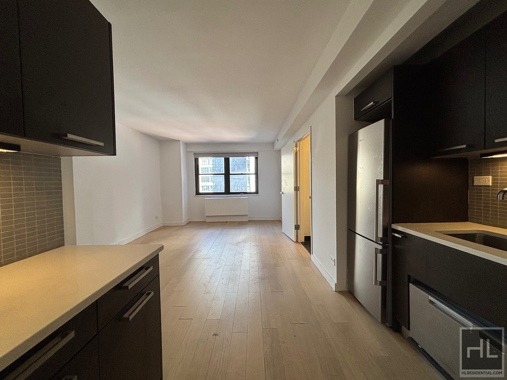 East 39th Street - Photo 0