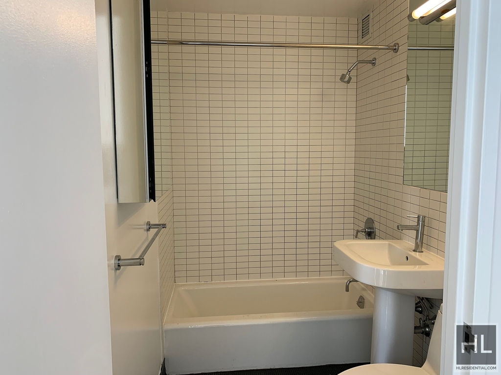 East 39th Street - Photo 2