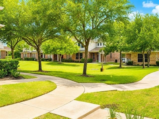 2743 Hyde Park Drive - Photo 4