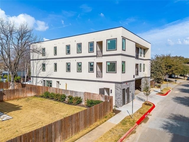 408 Foch Street - Photo 4