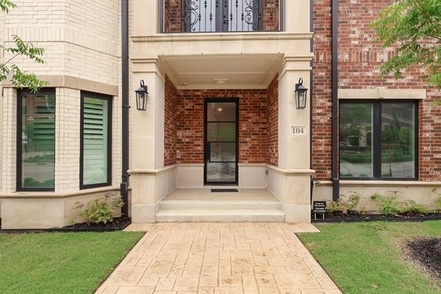 218 E Dallas Road - Photo 2