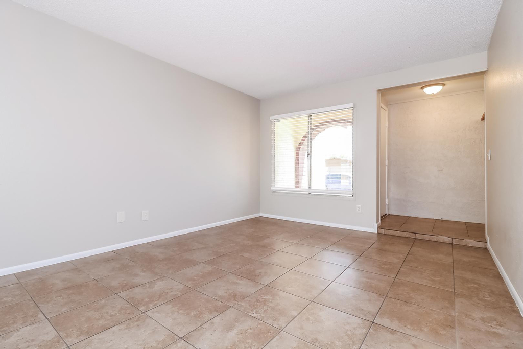4810 W Desert Cove - Photo 2
