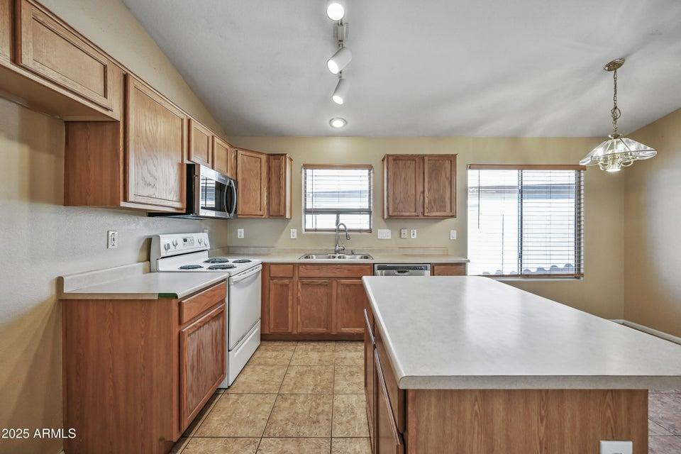 10930 W Wilshire Drive - Photo 2