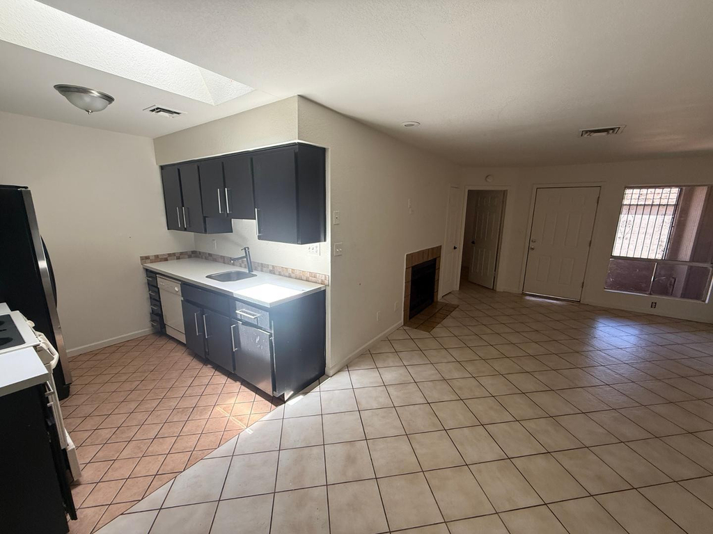 4820 N 89th Avenue - Photo 2