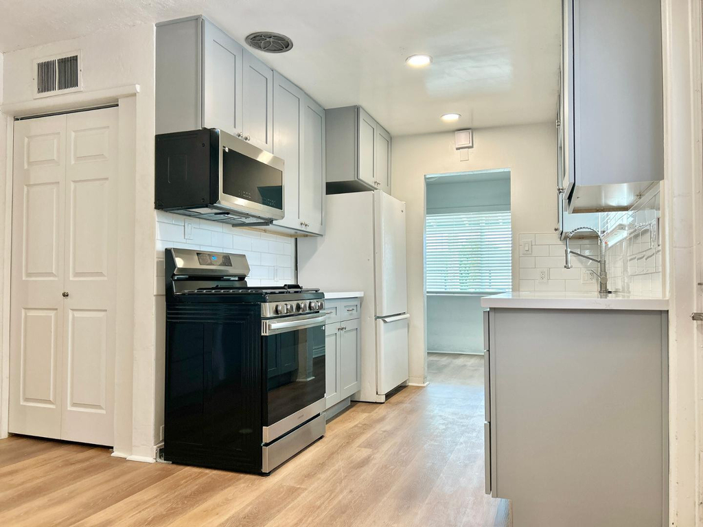 751 W 3rd Place - Photo 6